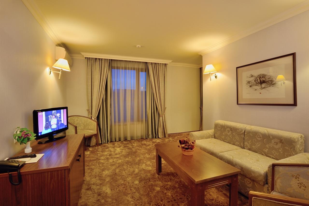 Hotel Club Central Хисаря Экстерьер фото